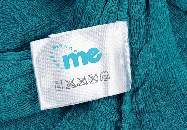 イッセイミヤケ ミーISSEY MIYAKE me クレープノースリーブフレアドレープワンピース ターコイズF K-105038_013