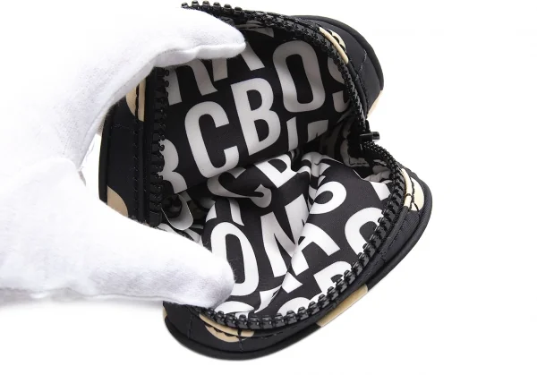 マークバイマークジェイコブスMARC by MARC JACOBS メタルプレートドットミニポーチ 紺オフ K-105915_008