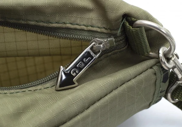 ジャンポールゴルチエJean Paul GAULTIER PARIS リップストップショルダーポーチ カーキ K-106160_016