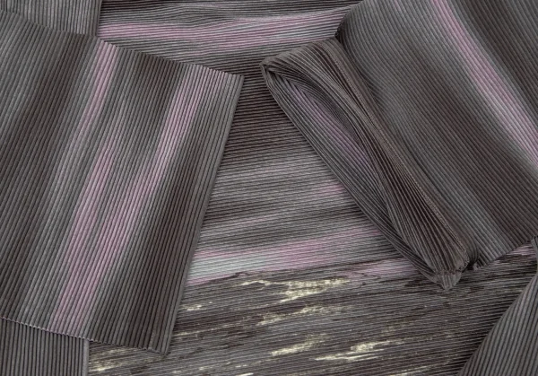 イッセイミヤケ フェットISSEY MIYAKE FETE プリーツねじりデザイングラデーションセットアップ グレー紫2 K-106556_006