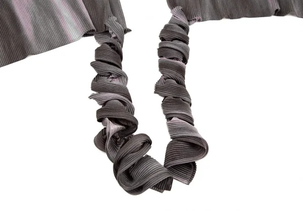 イッセイミヤケ フェットISSEY MIYAKE FETE プリーツねじりデザイングラデーションセットアップ グレー紫2 K-106556_008