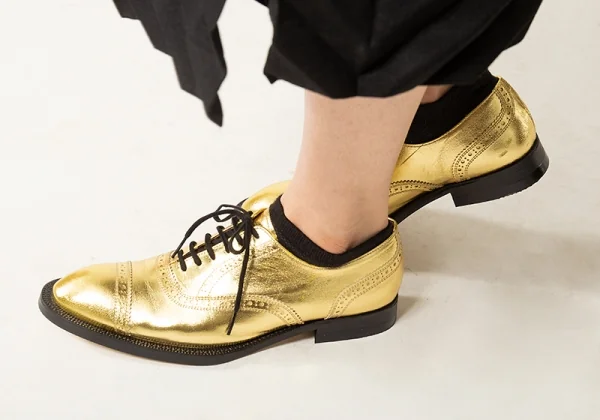 コムデギャルソンCOMME des GARCONS メタリックメダリオンシューズ ゴールド24.5 K-106645_019