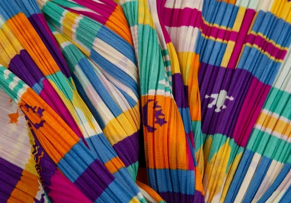 プリーツプリーズPLEATS PLEASE プリーツフラッグプリント5分袖シャツ マルチ4 K-106780_012