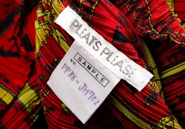 プリーツプリーズPLEATS PLEASE プリーツTEA総柄スキッパーノースリーブワンピース 赤黄5 K-106789_012