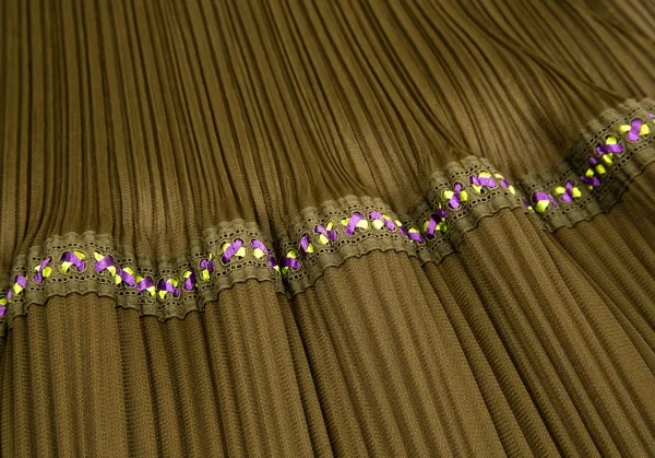 プリーツプリーズPLEATS PLEASE プリーツ裾テープ切替ノースリーブワンピース カーキ3 K-106791_007