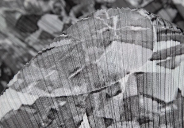 PLEATS PLEASE Jewel Printed Sleeveless Shirt K-107121_009