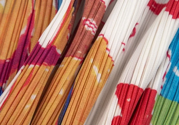プリーツプリーズPLEATS PLEASE プリーツグラフィックプリントフレアスカート 白マルチ5 K-107150_015