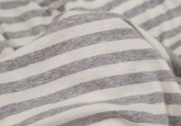 マドモアゼルノンノンMademoiselle NON NON コットンボーダーカットカーディガン グレー生成りM位 K-107277_010