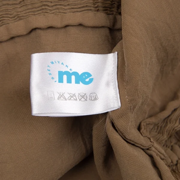 イッセイミヤケ ミーISSEY MIYAKE me シアープリーツサテンボーダー切替トップス ベージュF K-107800_013