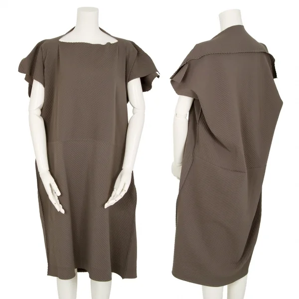 イッセイミヤケ ミーISSEY MIYAKE me バイアス使いファインニットプリーツスクエアシルエットワンピース 茶F K-107803_001