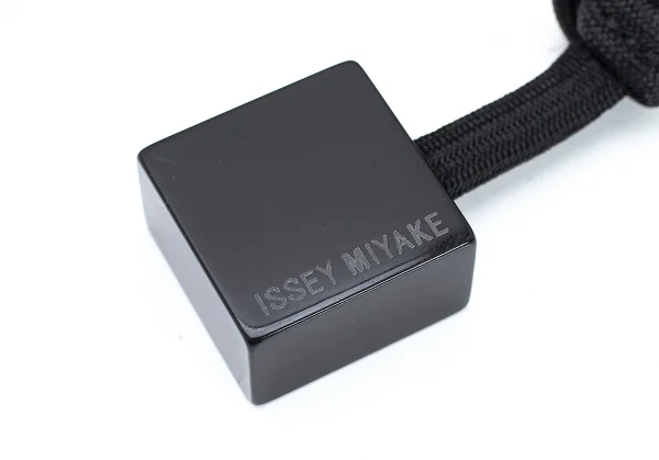 ISSEY MIYAKE WAVE Bag Aurora pleated shoulder bag K-107860_009