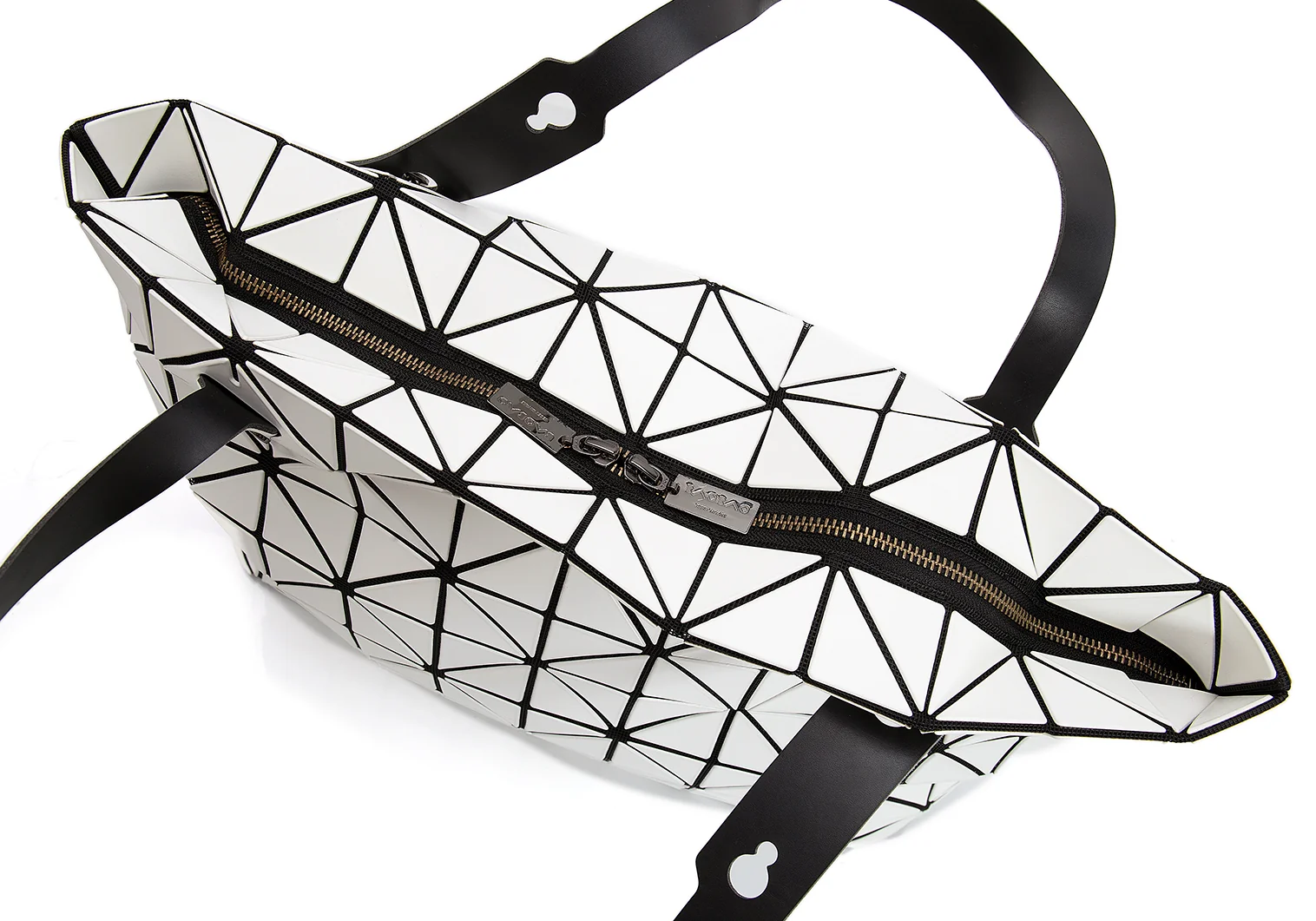 Bao Bao Issey Miyakeバオバオ ROCK MATTEトート 7×12 多色あり BAO BAO ISSEY MIYAKE Rock Matte Shoulder Bag – MoMA Design Store
