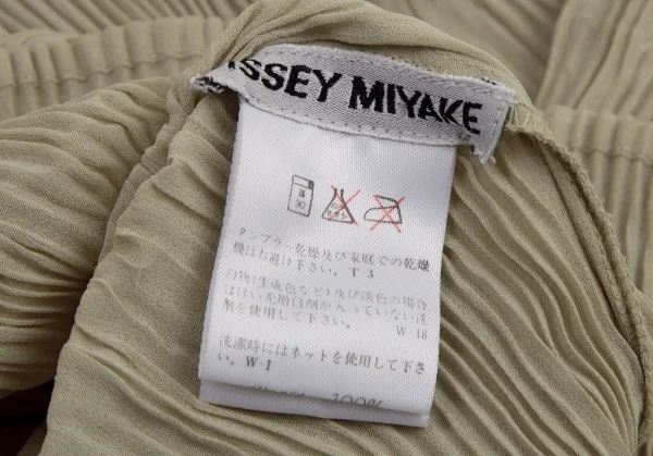 イッセイミヤケISSEY MIYAKE細プリーツハイネックカットソー ベージュM K-107950_011