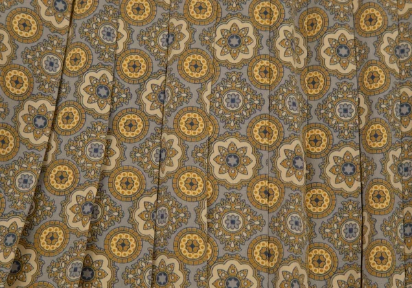 バーバリーズBurberrys' ダマスクプリントプリーツスカート からしグレー11 K-107980_009