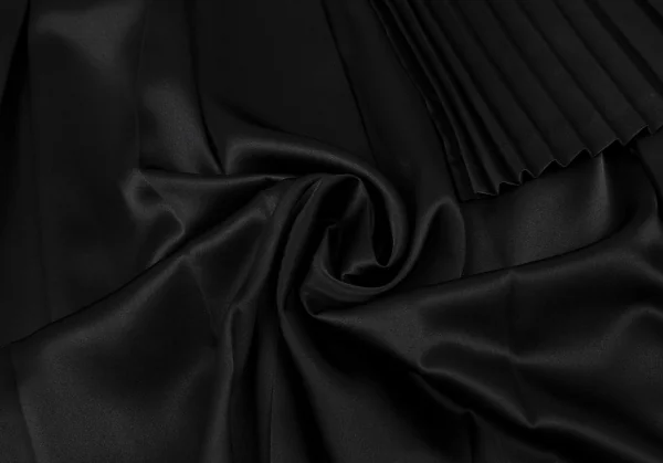 ノアール ケイ ニノミヤnoir kei ninomiya 光沢ポリレイヤードプリーツスカート 黒M K-108110_010