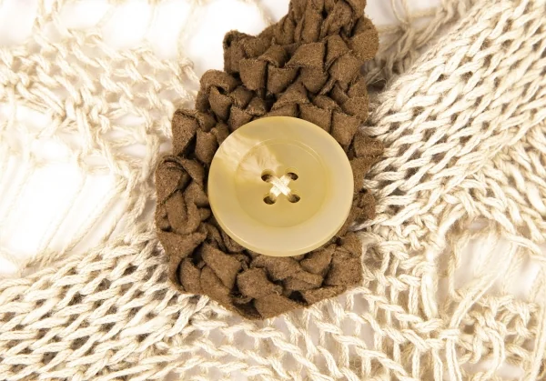 アツロウタヤマATSURO TAYAMA リネンコットンネック装飾カギ編みニットトップス ベージュ茶36 K-108406_004