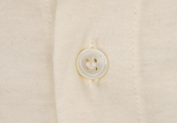 トリココムデギャルソンtricot COMME des GARCONS コットンフェルト刺繍バックボタン留めカットソー 生成りM位 K-108485_011