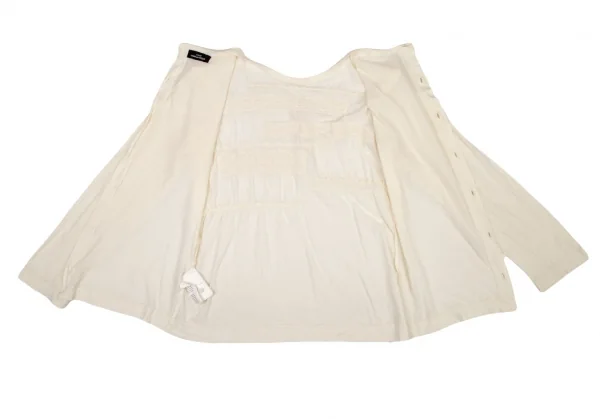 トリココムデギャルソンtricot COMME des GARCONS コットンフェルト刺繍バックボタン留めカットソー 生成りM位 K-108485_012