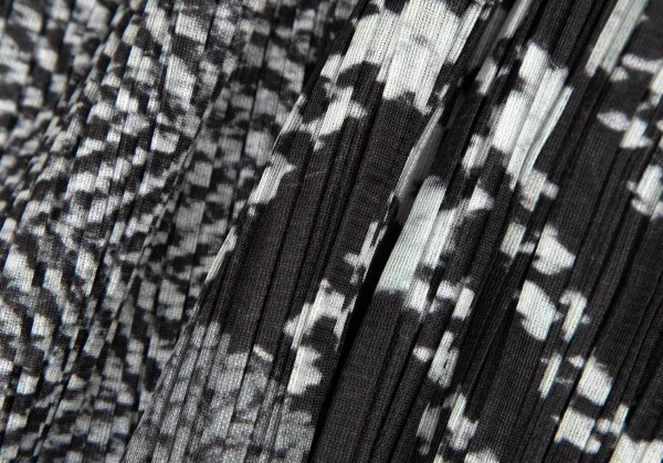 プリーツプリーズPLEATS PLEASE マルチファブリックプリントプリーツフリンジ長袖カットソー グレー白黒3 K-108607_013
