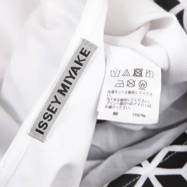 イッセイミヤケISSEY MIYAKE ジオメトリックラバープリントトップス 白黒2 K-108632_015