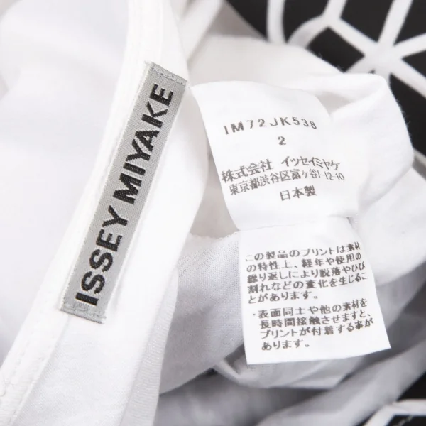 イッセイミヤケISSEY MIYAKE ジオメトリックラバープリントトップス 白黒2 K-108632_016