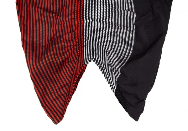 イッセイミヤケISSEY MIYAKE SUNSET ストライププリーツ変形デザイントップス 黒赤グレー2 K-108653_007