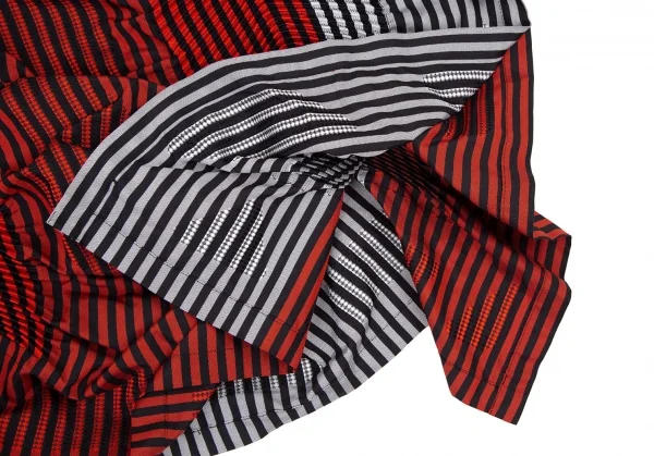 イッセイミヤケISSEY MIYAKE SUNSET ストライププリーツ変形デザインスカート 黒赤グレー2 K-108654_009