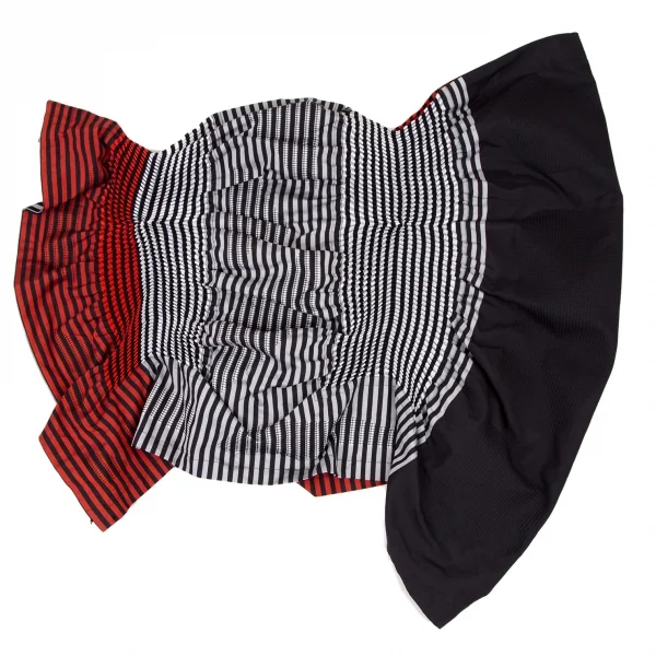イッセイミヤケISSEY MIYAKE SUNSET ストライププリーツ変形デザインセットアップ 黒赤グレー2 K-108655_016