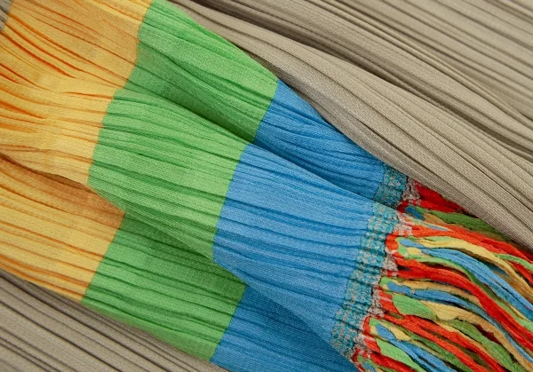 プリーツプリーズPLEATS PLEASE カラフルタートルネックノースリーブトップ ベージュ3 K-108878_010