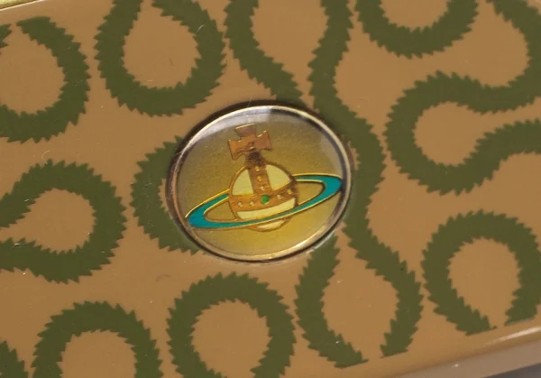 ヴィヴィアンウエストウッドVivienne Westwood スクイグル柄ガスライター ベージュ K-109131_003