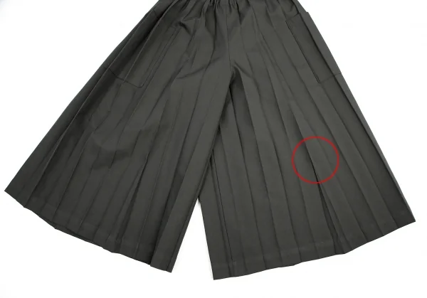 イッセイミヤケ ミーISSEY MIYAKE me アコーディオンプリーツワイドパンツ グレーF K-109393_005