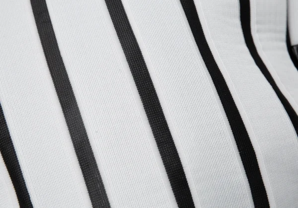 イッセイミヤケISSEY MIYAKE LINEAR KNIT プリーツショルダーバッグ オフ黒 K-109398_006