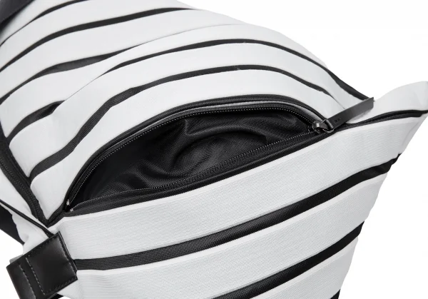 イッセイミヤケISSEY MIYAKE LINEAR KNIT プリーツショルダーバッグ オフ黒 K-109398_007