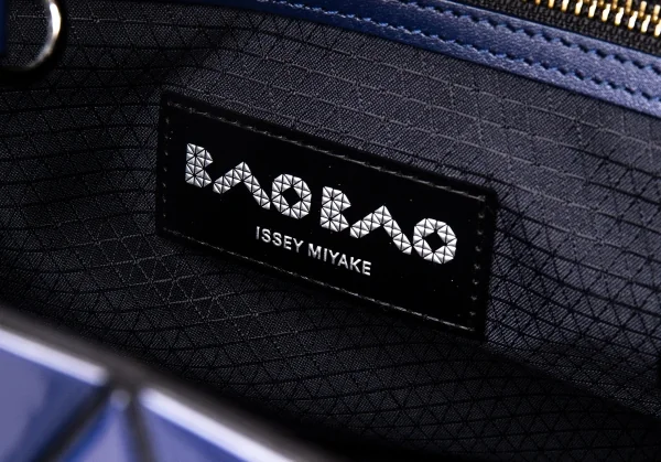 バオバオ イッセイミヤケ BAO BAO ISSEY MIYAKE CRYSTAL GLOSS ショルダーバッグ ネイビー K-109399_016