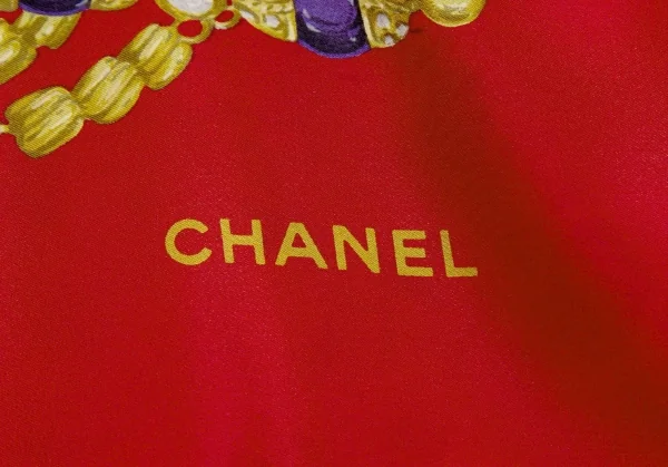 シャネルCHANEL 宝石チェーンプリント大判スカーフ 赤 | DC