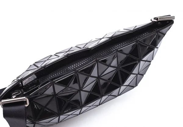 バオバオ イッセイミヤケ BAO BAO ISSEY MIYAKE マチ付きショルダーバッグ 黒 K-109732_012