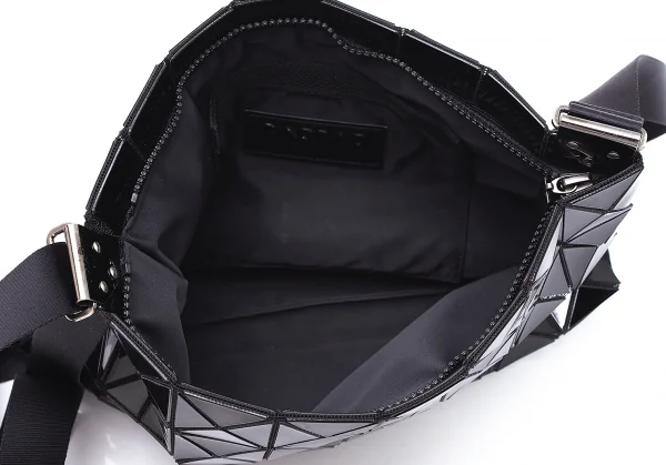 バオバオ イッセイミヤケ BAO BAO ISSEY MIYAKE マチ付きショルダーバッグ 黒 K-109732_014