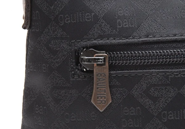 ジャンポールゴルチエJean Paul GAULTIER メタルプレートジャガードショルダーバッグ 黒茶 K-109741_007