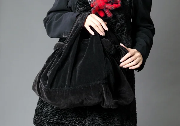 コムコム コムデギャルソンCOMME des GARCONS 結びデザインベロアハンドバッグ 黒 K-109892_013