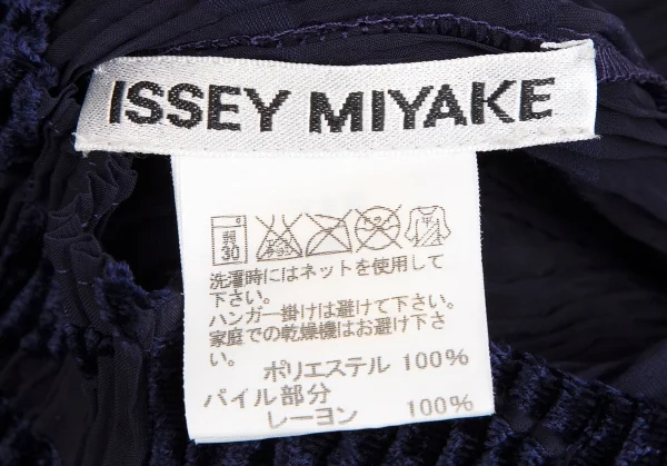 イッセイミヤケISSEY MIYAKE 幾何学フロッキープリントハイネックシースループリーツカットソー 紺2 K-109923_015