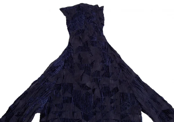イッセイミヤケISSEY MIYAKE 幾何学フロッキープリントハイネックシースループリーツカットソー 紺2 K-109923_003