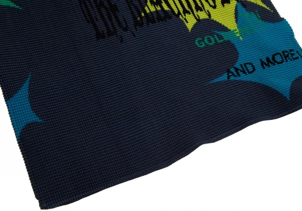 イッセイミヤケ ミーISSEY MIYAKE me レタリングボックスプリーツハイネックTシャツ 紺マルチF K-109970_010