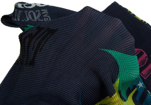 イッセイミヤケ ミーISSEY MIYAKE me レタリングボックスプリーツハイネックTシャツ 紺マルチF K-109970_013