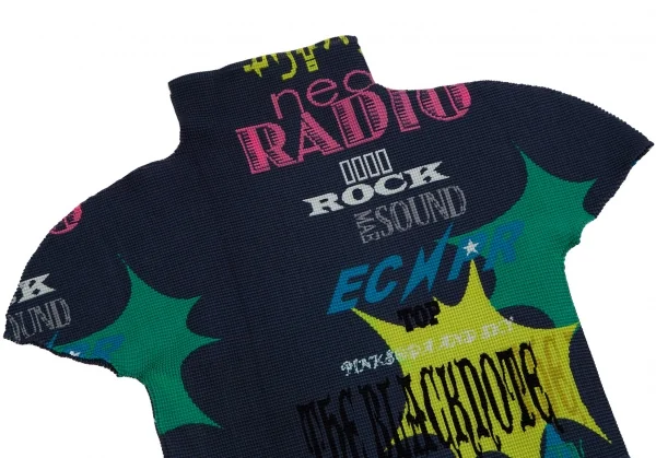 イッセイミヤケ ミーISSEY MIYAKE me レタリングボックスプリーツハイネックTシャツ 紺マルチF K-109970_003