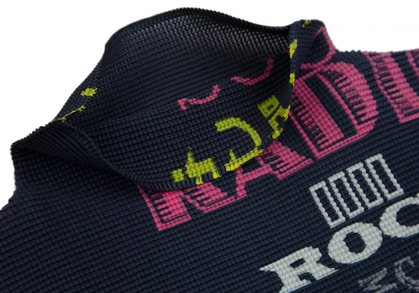 イッセイミヤケ ミーISSEY MIYAKE me レタリングボックスプリーツハイネックTシャツ 紺マルチF K-109970_005