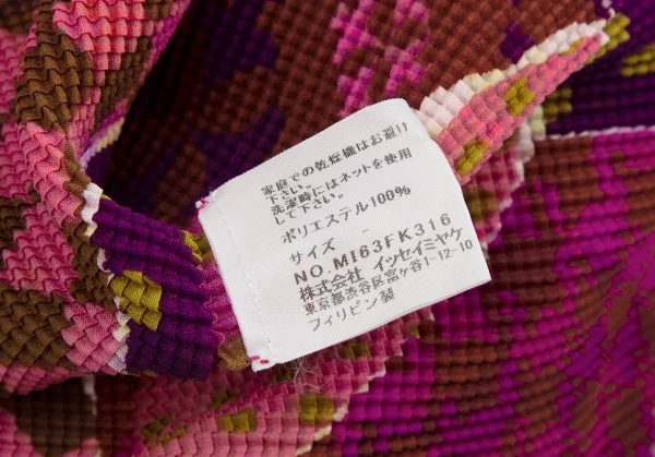 イッセイミヤケ ミーISSEY MIYAKE me マルチパターンプリントボックスプリーツTシャツ ピンク他F K-109971_011