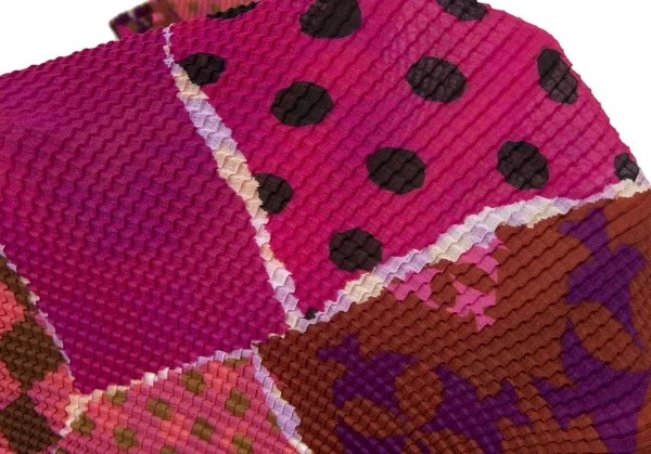 イッセイミヤケ ミーISSEY MIYAKE me マルチパターンプリントボックスプリーツTシャツ ピンク他F K-109971_009