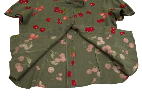 マドモアゼルノンノンMademoiselle NON NON リネンチェリープリントネックリボン半袖ブラウス 緑40L K-110133_011