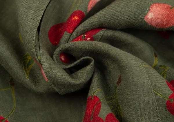 マドモアゼルノンノンMademoiselle NON NON リネンチェリープリントネックリボン半袖ブラウス 緑40L K-110133_014