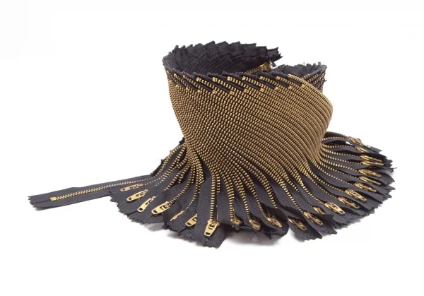 ジュンヤワタナベ コムデギャルソンJUNYA WATANABE COMME des GARCONS 多重ジップネックウォーマー 黒ゴールド K-110269_002